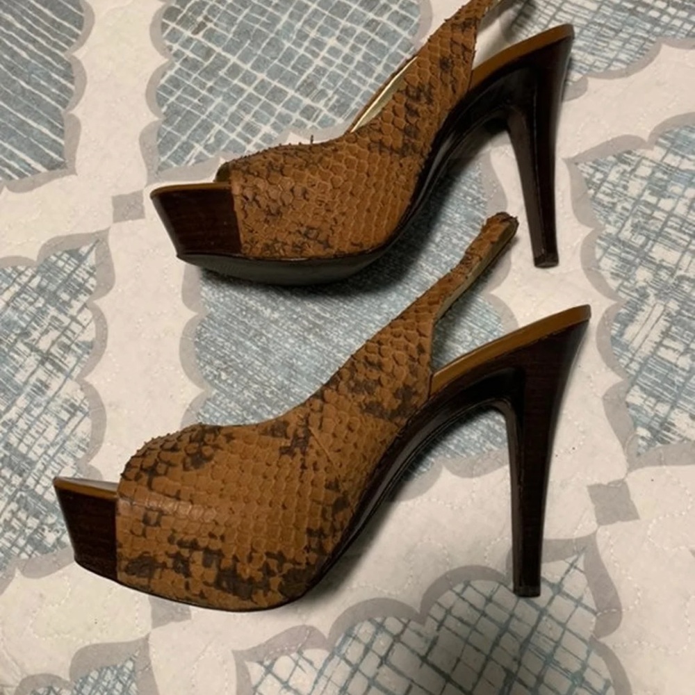 Beautiful brown guess heels size 10